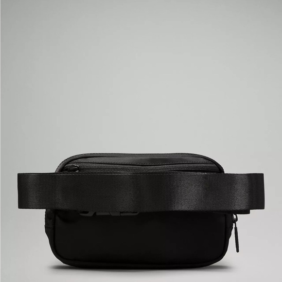Lululemon Everywhere Belt Bag 1L- Black/Black - Picture 3 of 6